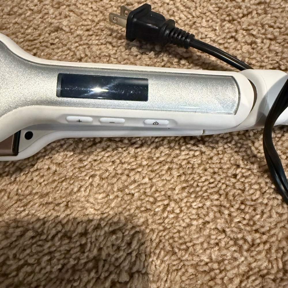 Remington Shine Therapy Straightener in White and Silver - Picture 5 of 7
